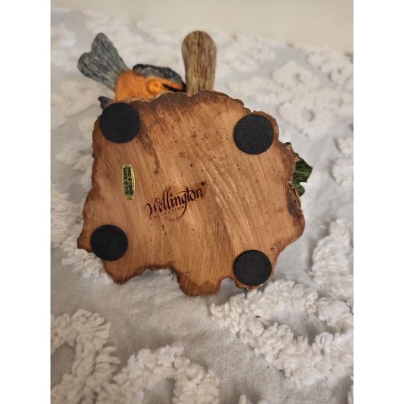 Wellington Collection Bird Perching On a Shovel Figurine with Berries - Picture 4 of 4